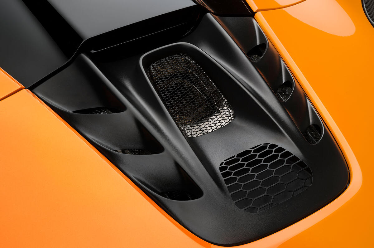 McLaren Artura Spider hot vee chimney McLaren Artura Spider hot vee chimney