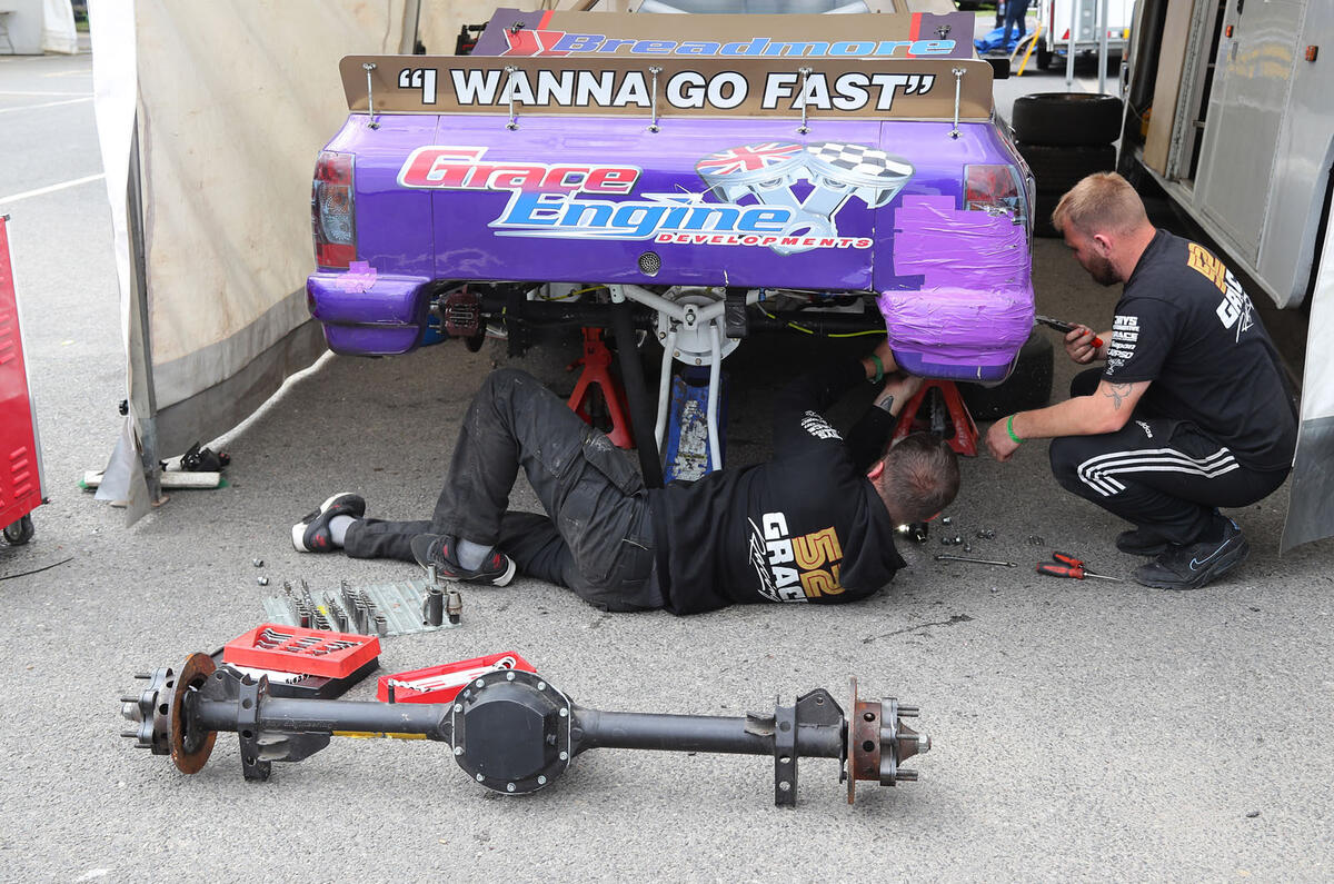 Mechanics working on James Goldstraw pick up Mechanics working on James Goldstraw pick up