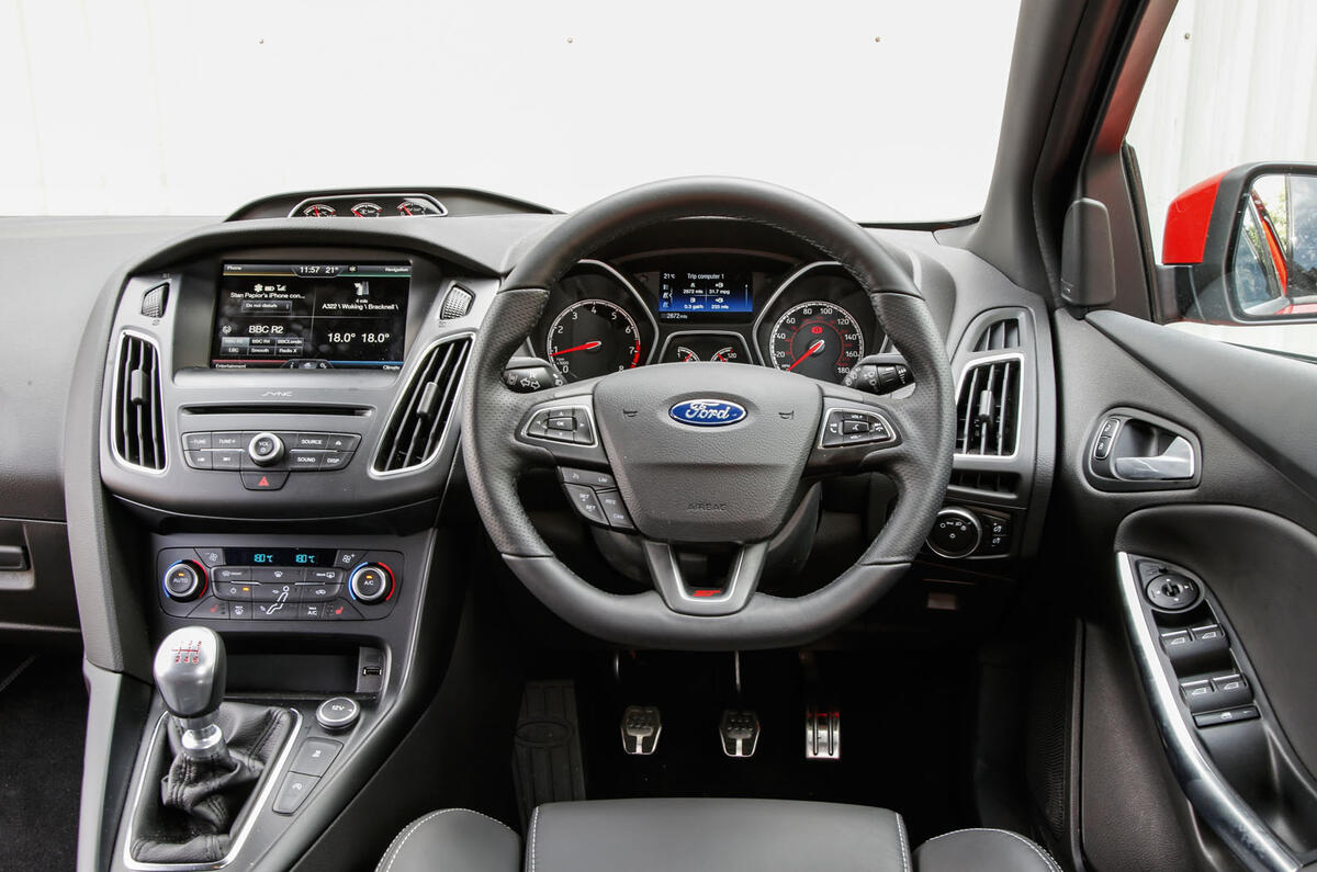 Renault Mégane GT vs Ford Focus vs VW Golf GTI