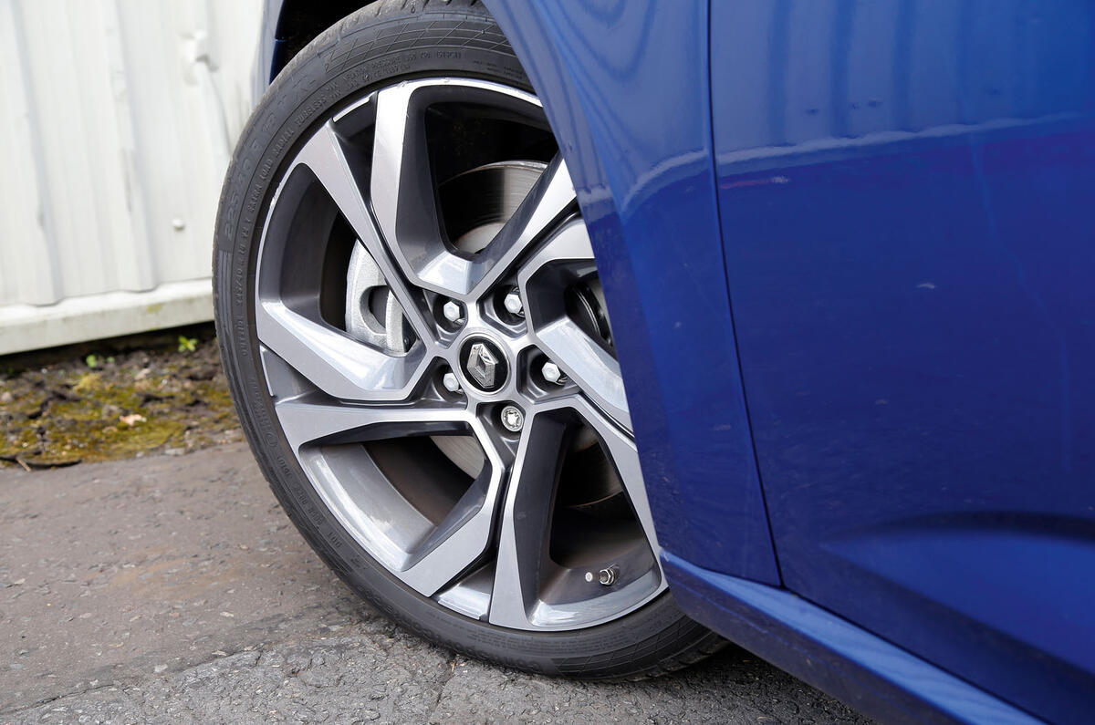 Renault Mégane GT vs Ford Focus vs VW Golf GTI