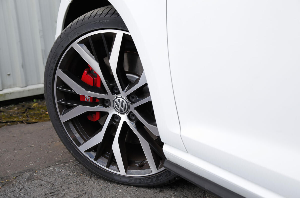 Renault Mégane GT vs Ford Focus vs VW Golf GTI