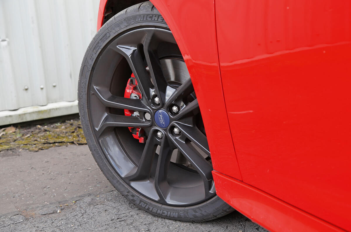 Renault Mégane GT vs Ford Focus vs VW Golf GTI