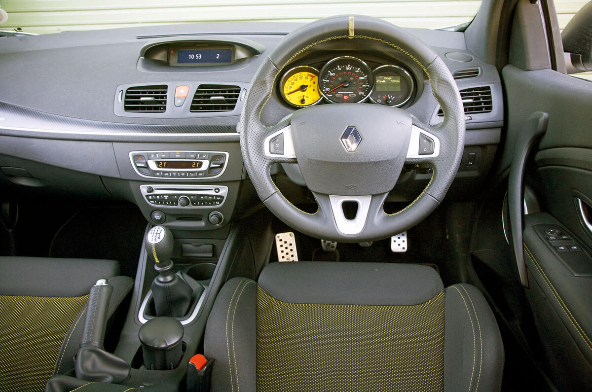 Renault Megane RS 2010 - steering wheel