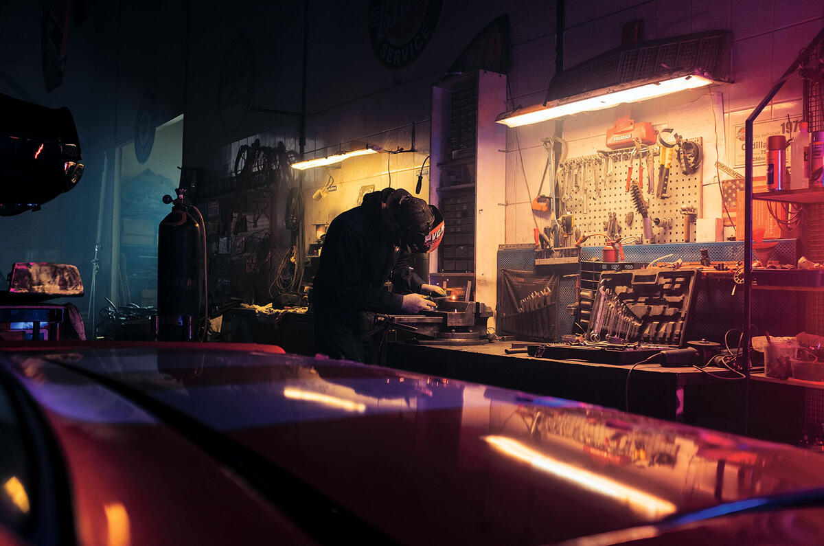 Mending car workshop