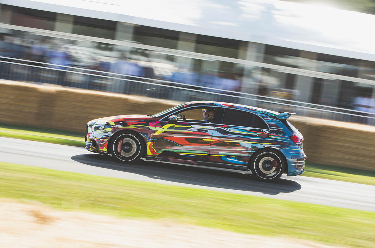 Mercedes-AMG A45 S panning