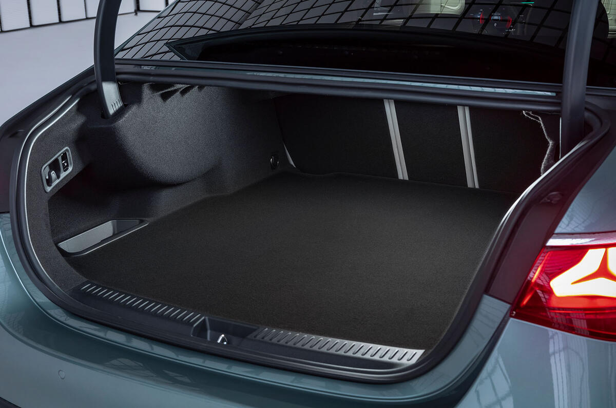 Mercedes Benz E Class boot Mercedes Benz E Class boot