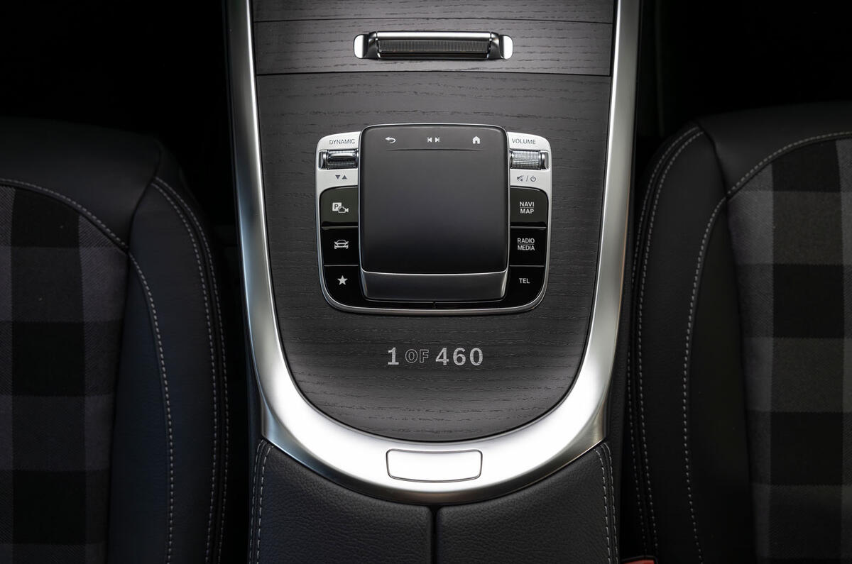 Mercedes Benz G450d Stronger than the 1980s centre console Mercedes Benz G450d Stronger than the 1980s centre console