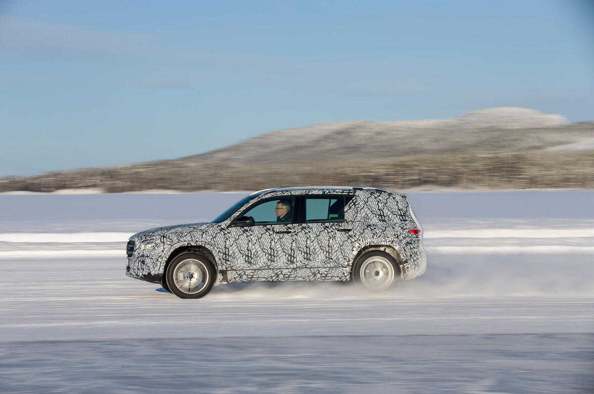 Mercedes-Benz GLB prototype ride 2019 - tracking left