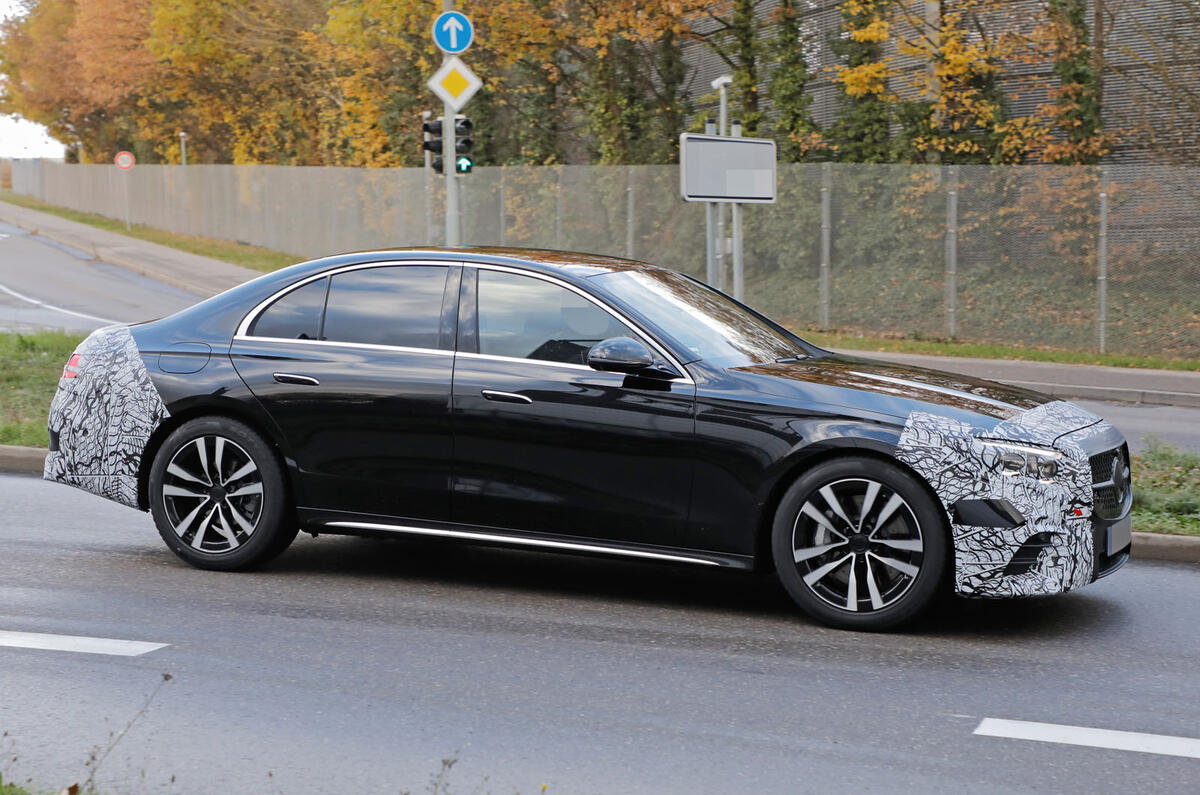 Mercedes Benz E Class side Mercedes Benz E Class side