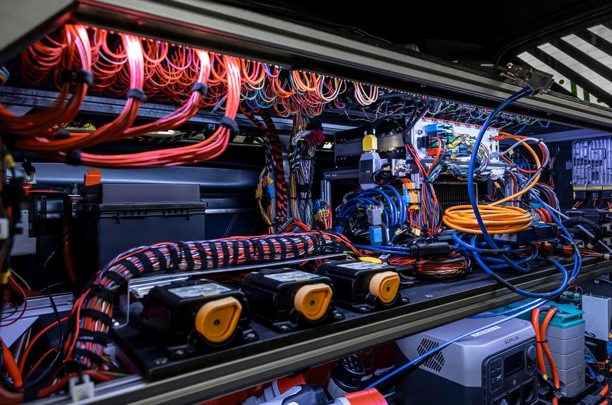 Mercedes ELF interior wiring Mercedes ELF interior wiring