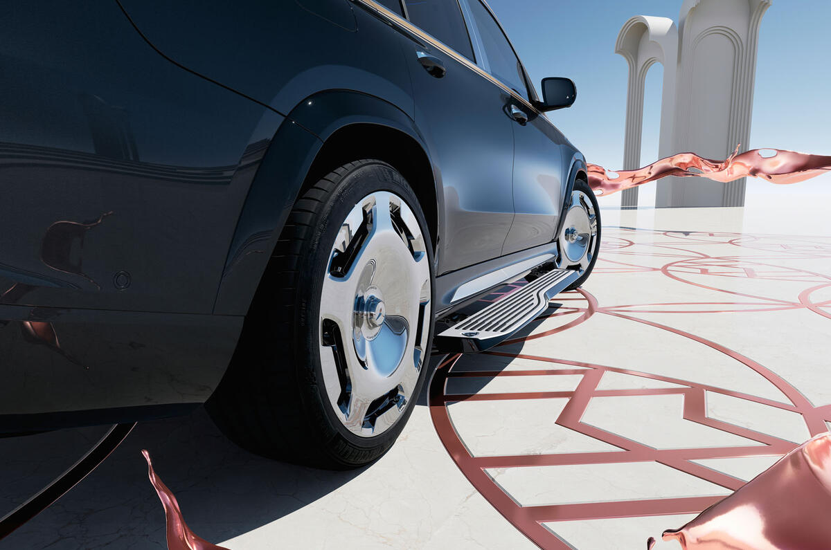 Mercedes Maybach GLS 2023 step detail Mercedes Maybach GLS 2023 step detail