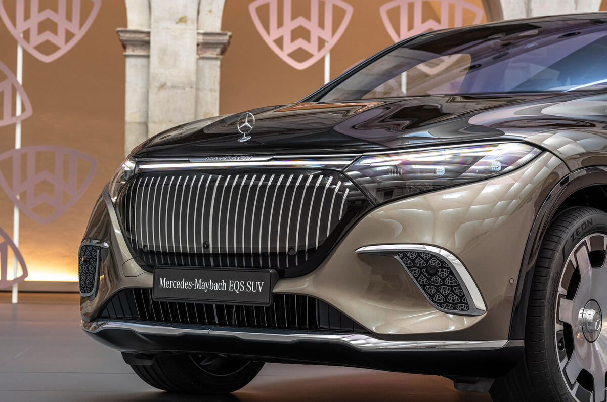 Mercedes Maybach EQS SUV  front detail Mercedes Maybach EQS SUV  front detail