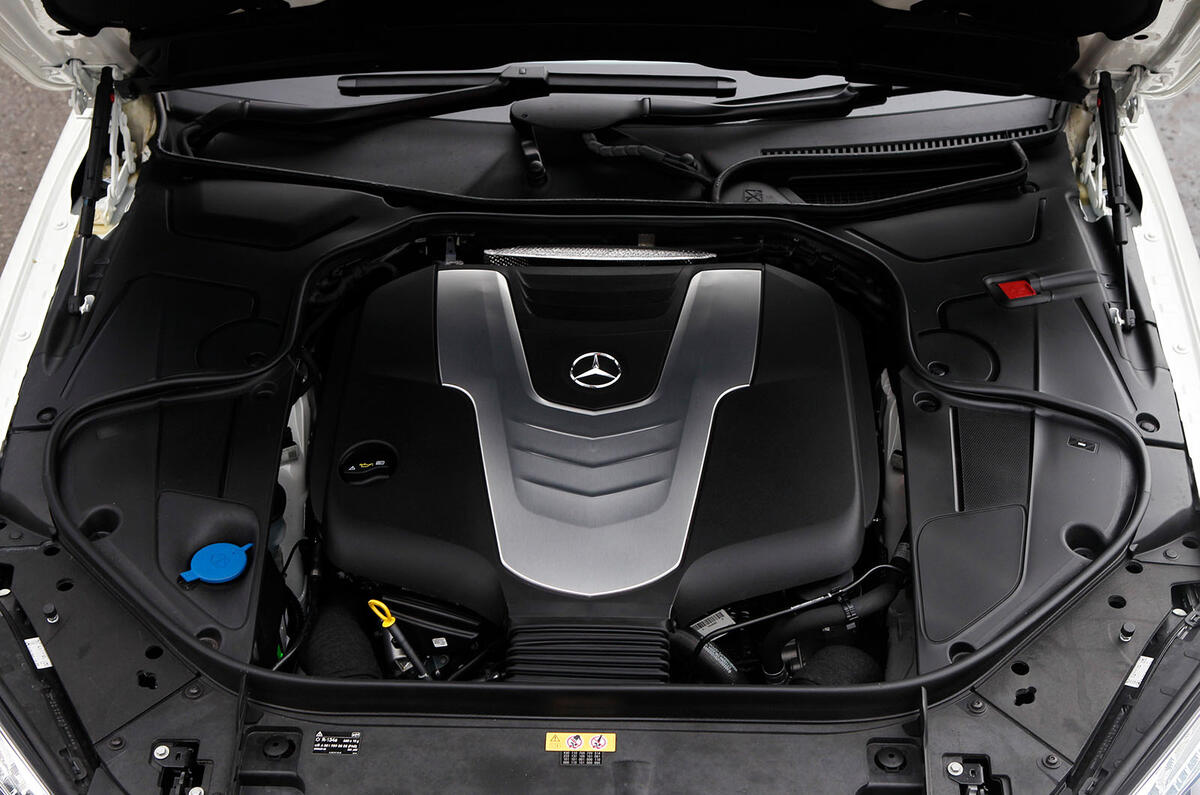 Mercedes S Class engine bay Mercedes S Class engine bay