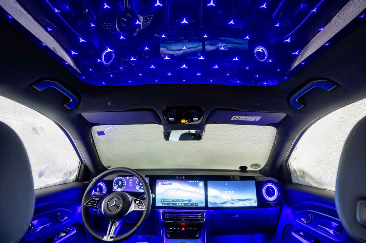 Mercedes Benz GLB 2026 interior roof