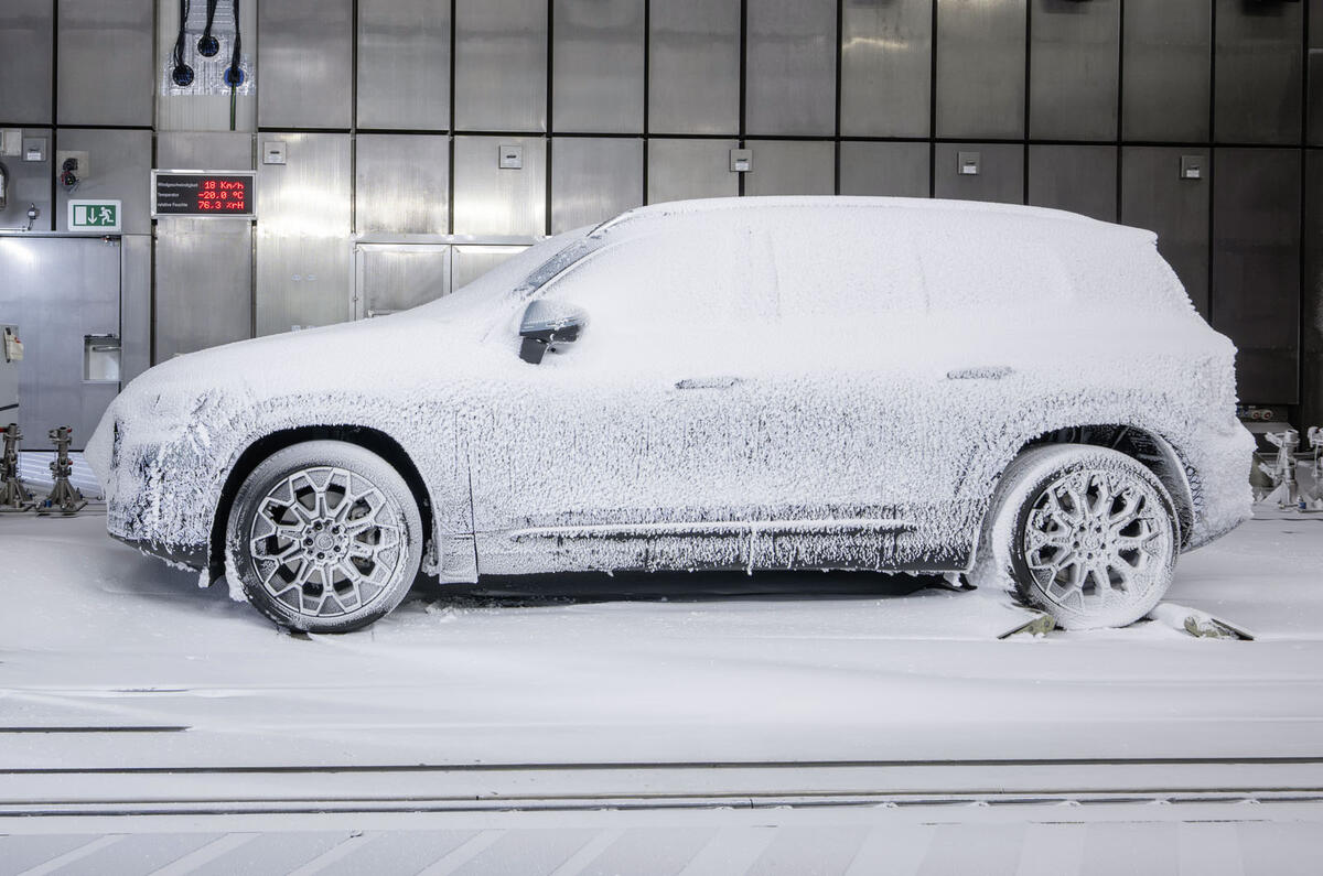 Mercedes Benz GLB 2026 side