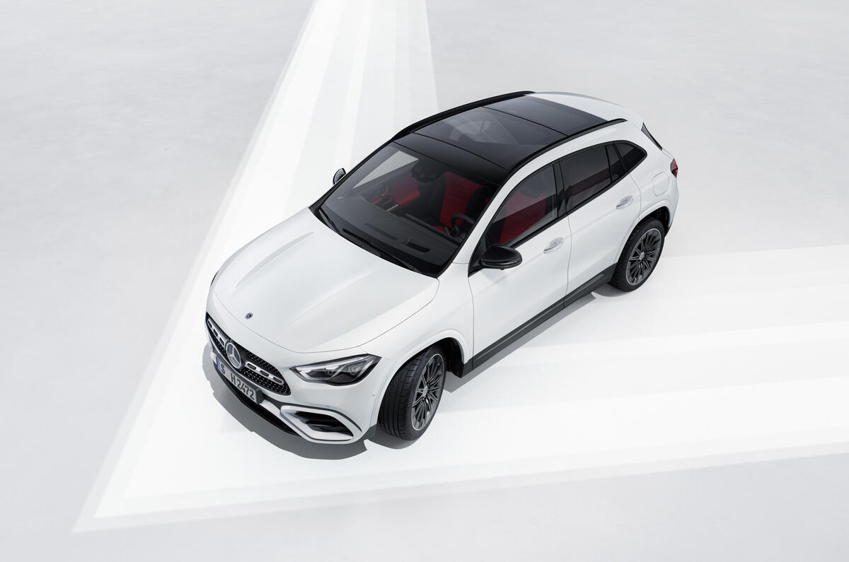 Mercedes GLA top white Mercedes GLA top white