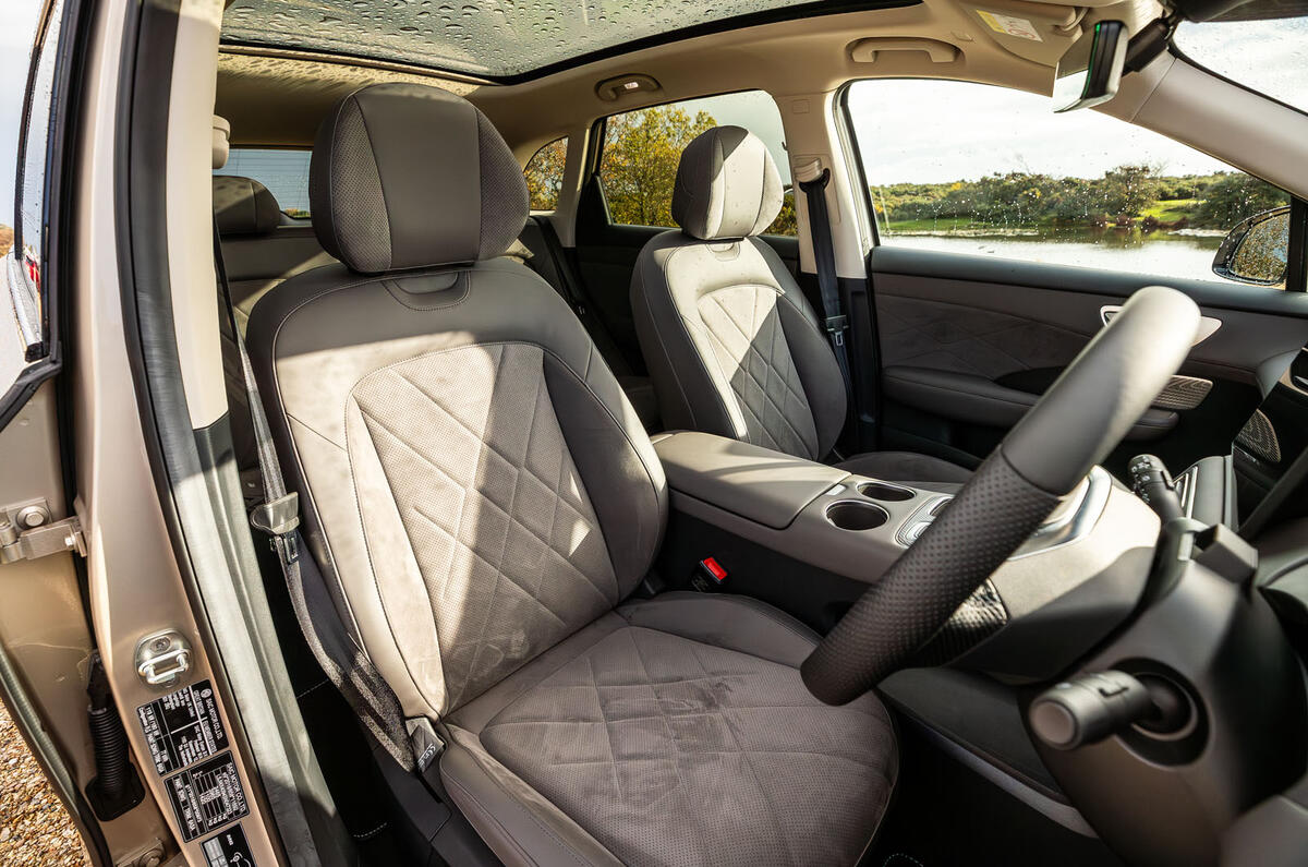 MG S6 EV front seats