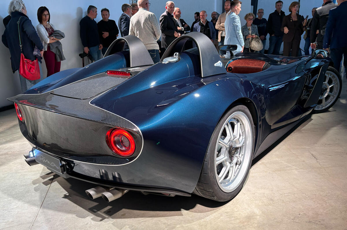 Mignatta Rina rear quarter