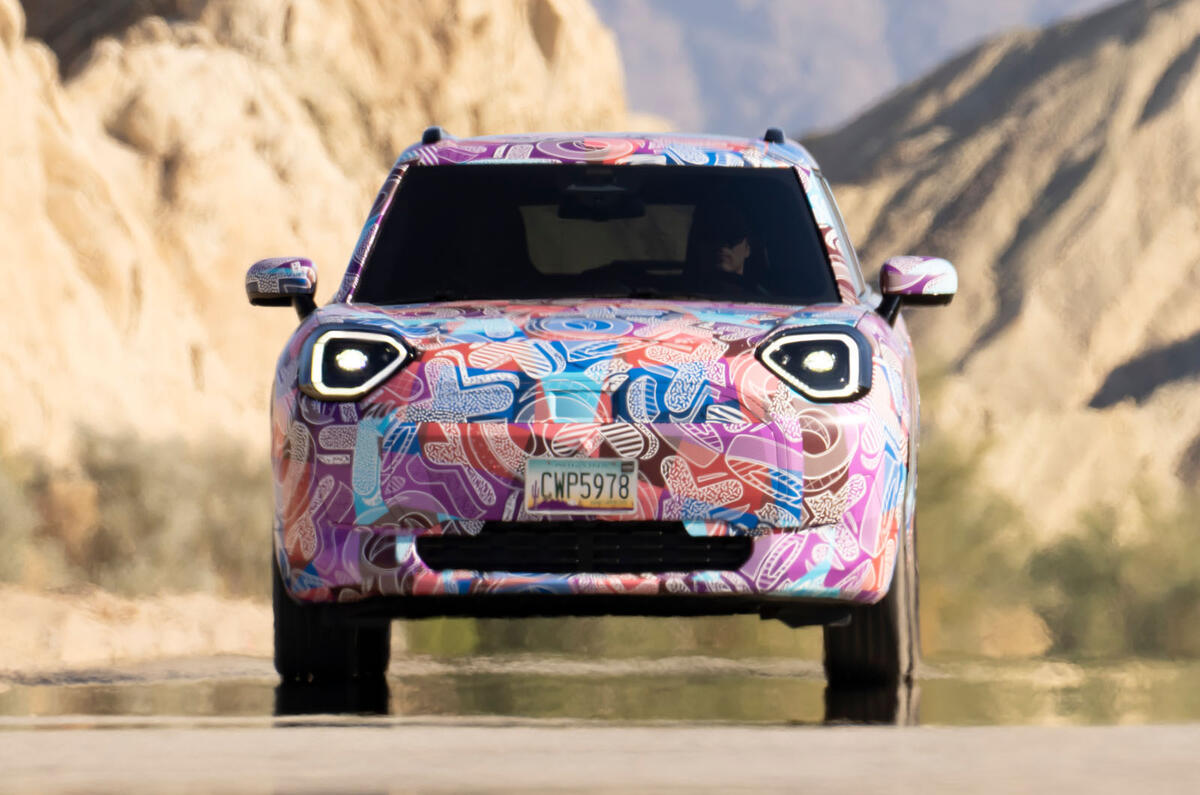 Mini Aceman camouflaged front driving Mini Aceman camouflaged front driving