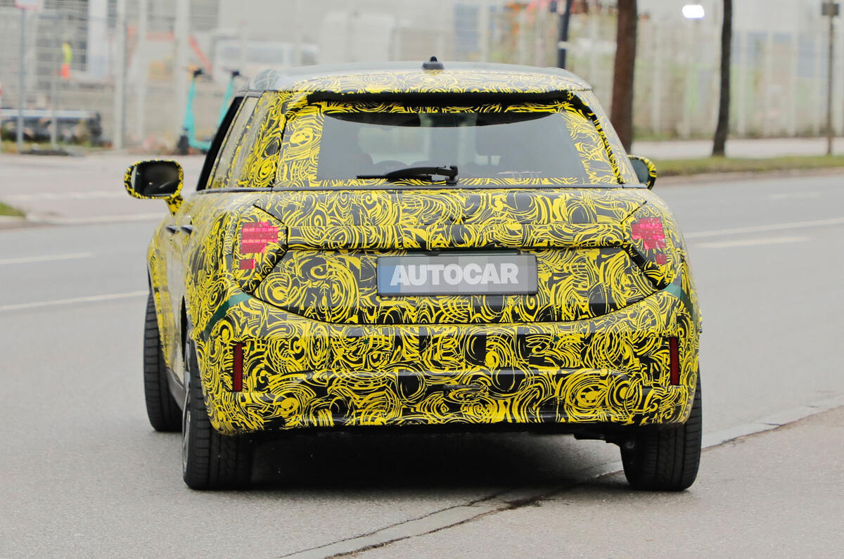Mini Cooper 5dr 2024 camouflage rear tracking