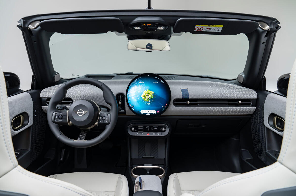 Mini Cooper Convertible dashboard Mini Cooper Convertible dashboard