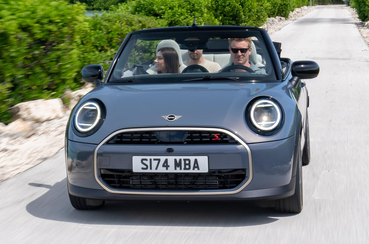 Mini Cooper Convertible front tracking