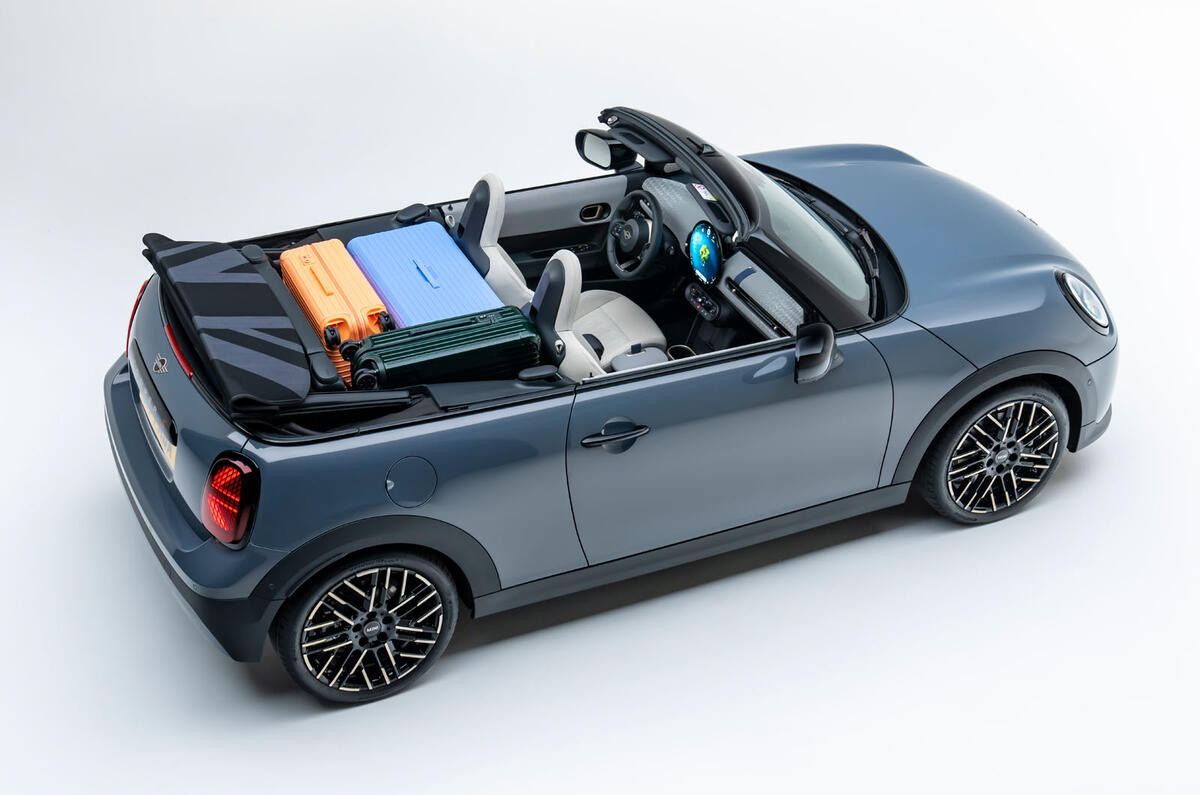Mini Cooper Convertible rear high luggage Mini Cooper Convertible rear high luggage
