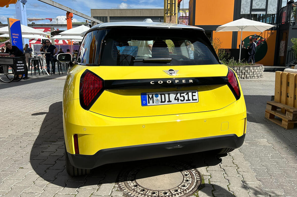 Mini Cooper Electric 2024 yellow rear Mini Cooper Electric 2024 yellow rear