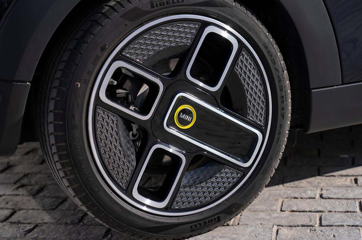 Mini Cooper SE Convertible alloy Mini Cooper SE Convertible alloy