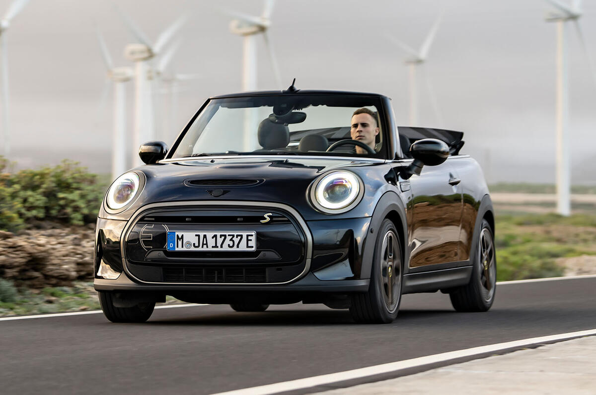 Mini Cooper SE Convertible front left Mini Cooper SE Convertible front left