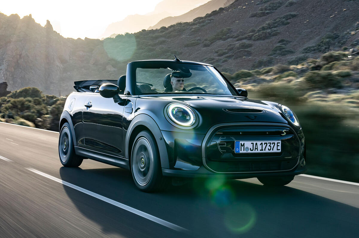 Mini Cooper SE Convertible front three quarter tracking