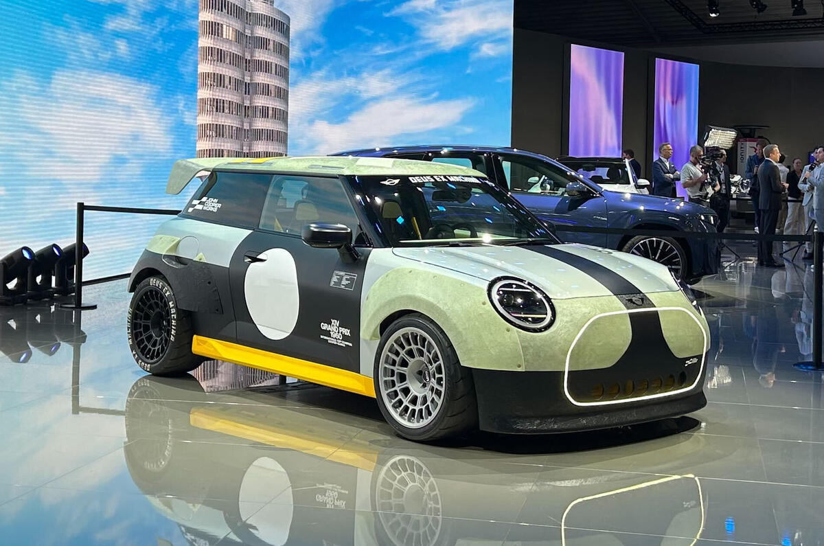 Mini Cooper SE Deus Skeg front quarter Munich 2025