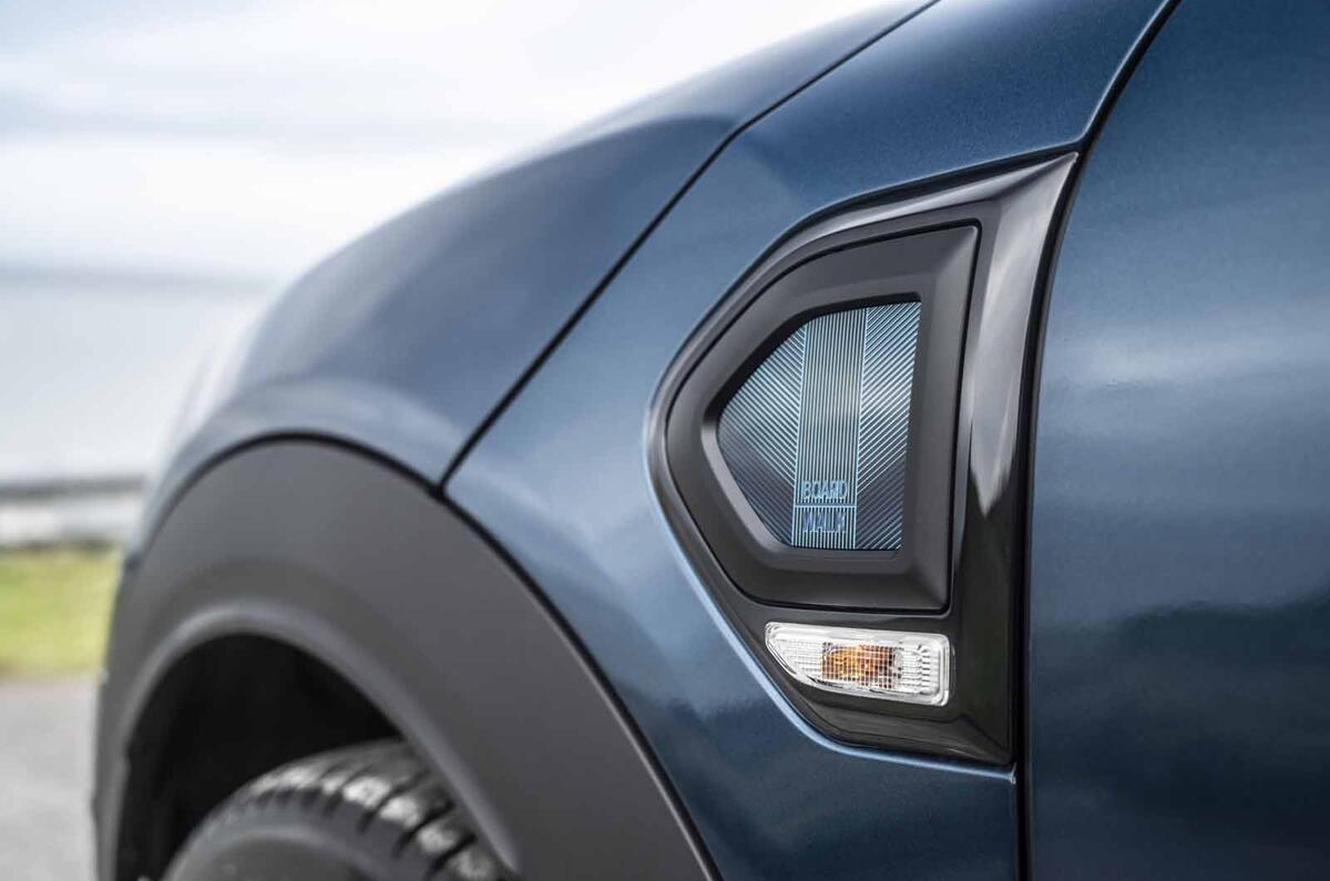 Mini Countryman Boardwalk wing