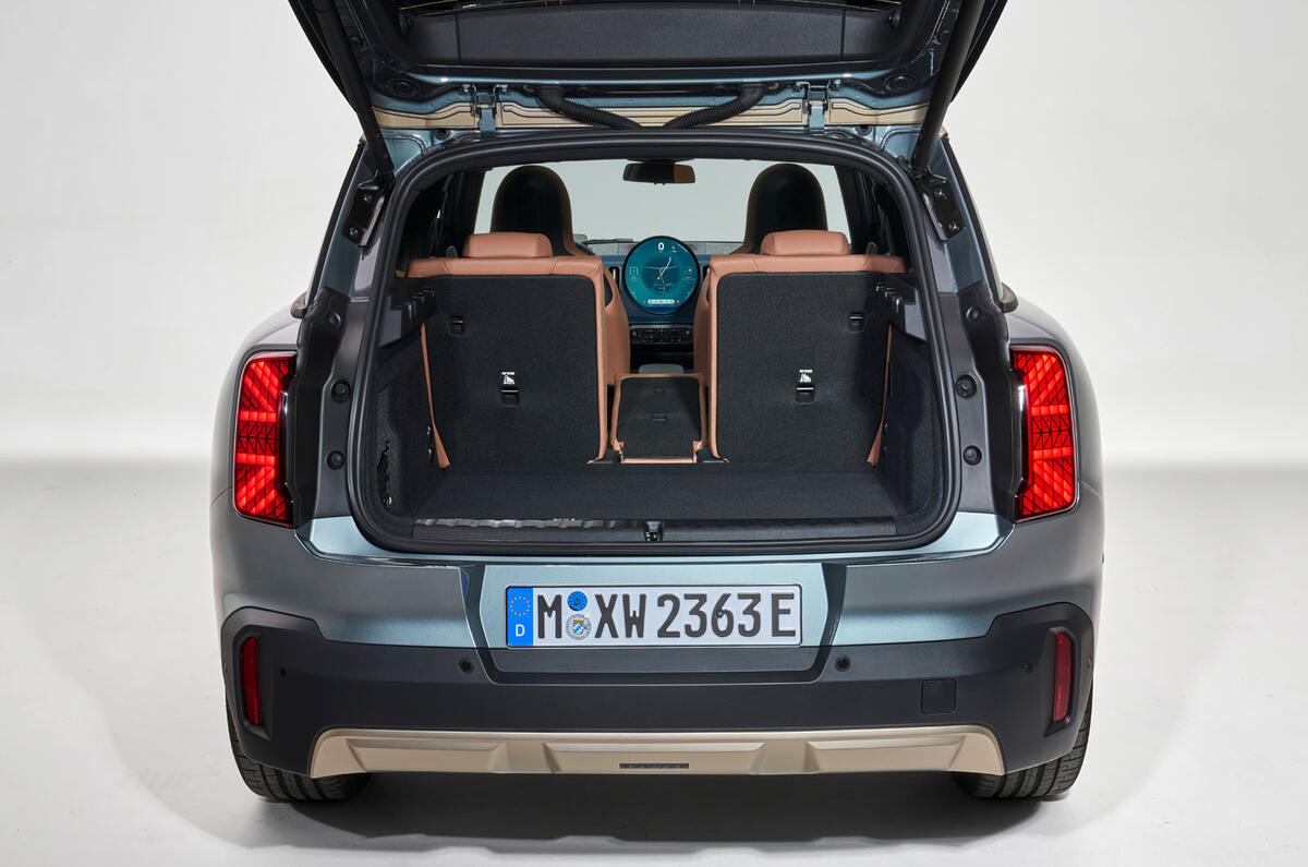 Mini Countryman boot middle seat down Mini Countryman boot middle seat down
