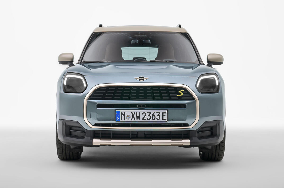 Mini Countryman front light squint Mini Countryman front light squint
