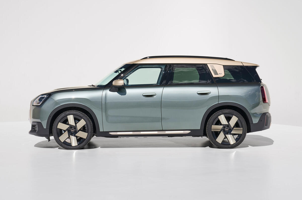 Mini Countryman side Mini Countryman side