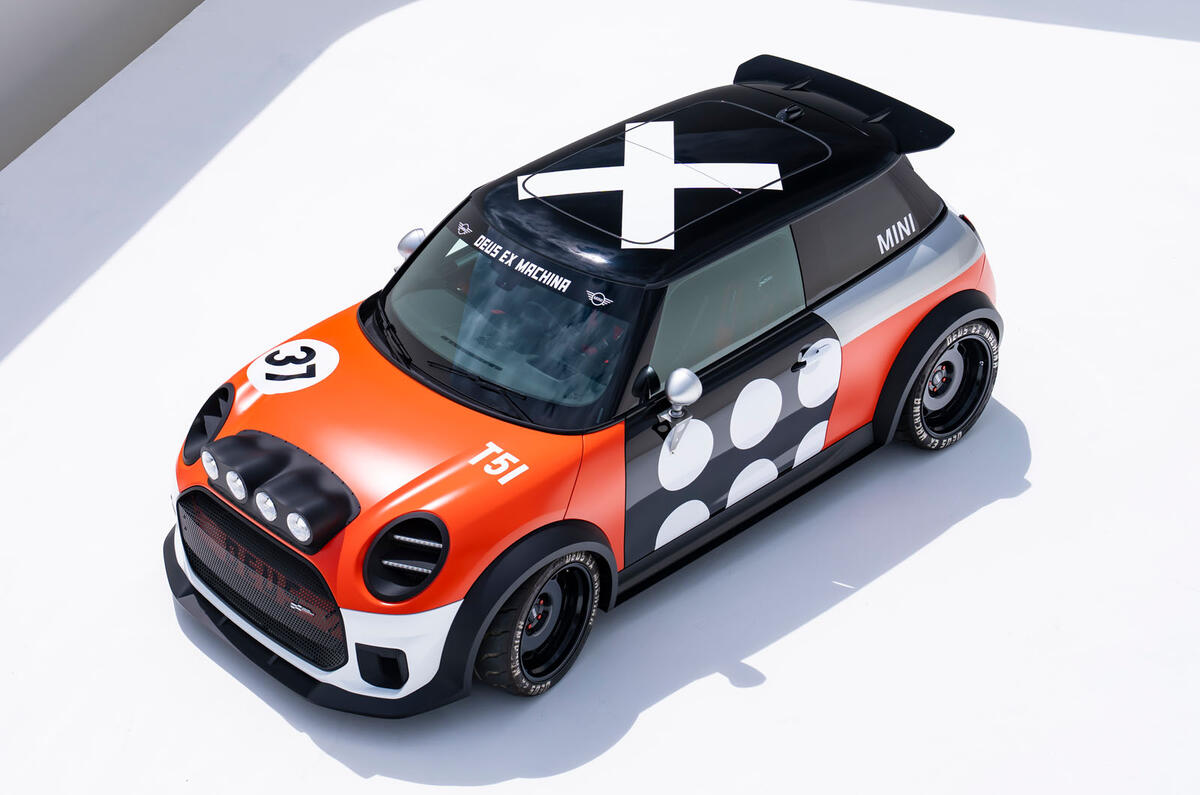 Mini Deus Machina front quarter high