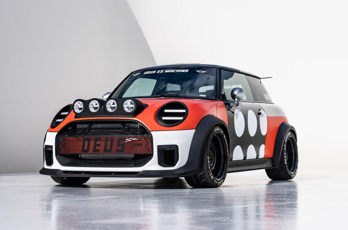 Mini Deus Machina front quarter