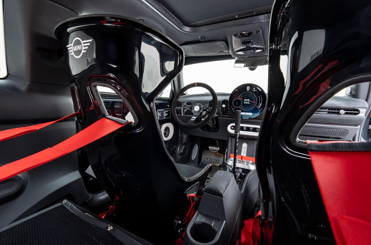 Mini Deus Machina interior