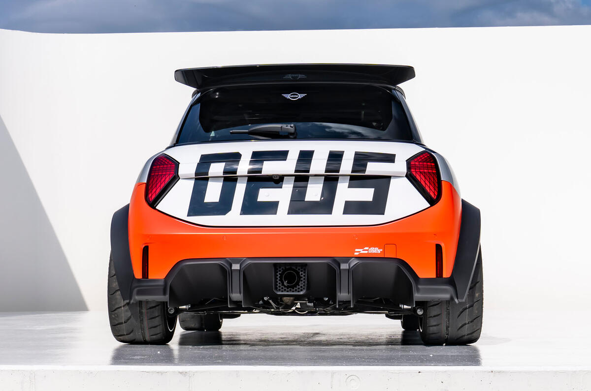 Mini Deus Machina rear