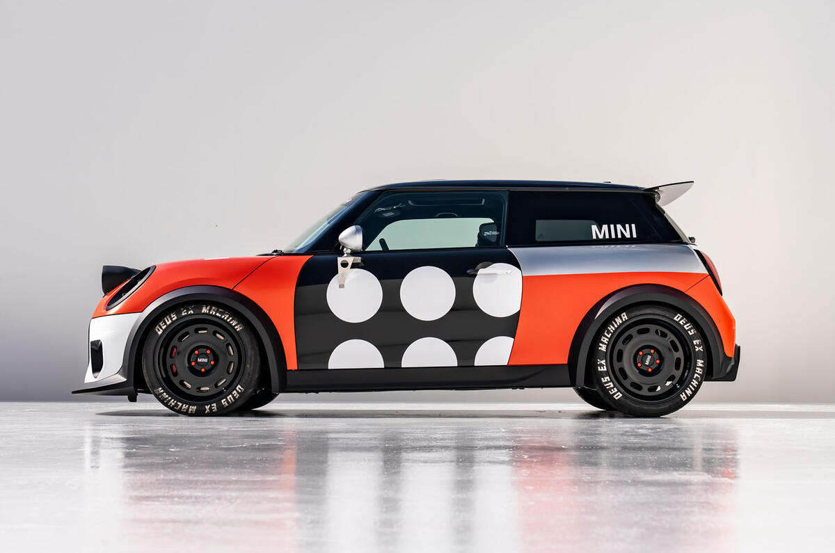 Mini Deus Machina side