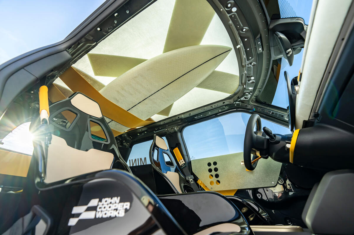 Mini Deus Skeg interior roof