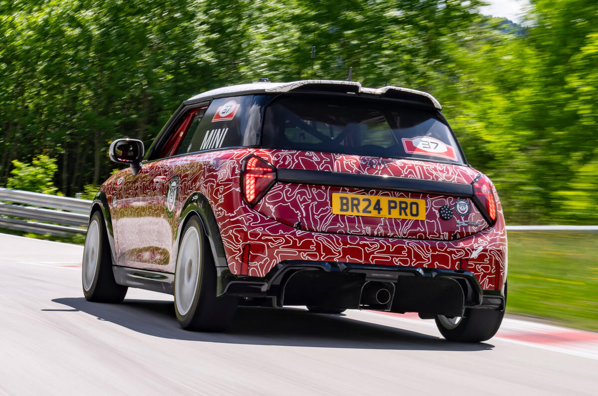 Mini John Cooper Works Bulldog Racing rear quarter braking Mini John Cooper Works Bulldog Racing rear quarter braking