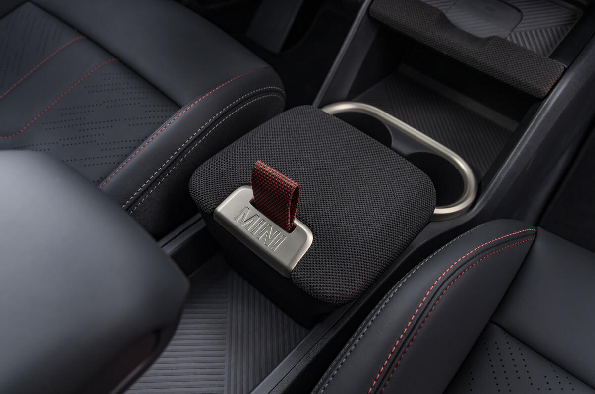 Mini Countryman storage Mini Countryman storage