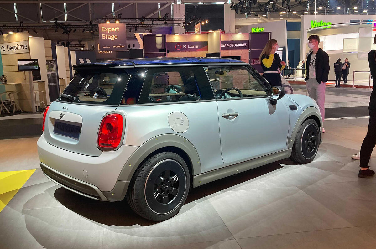 mini strip 2021   616 mini strip 2021   616