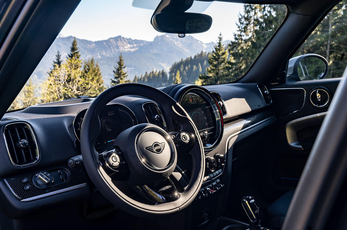 MINI Countryman: Lake adventures MINI Countryman: Lake adventures