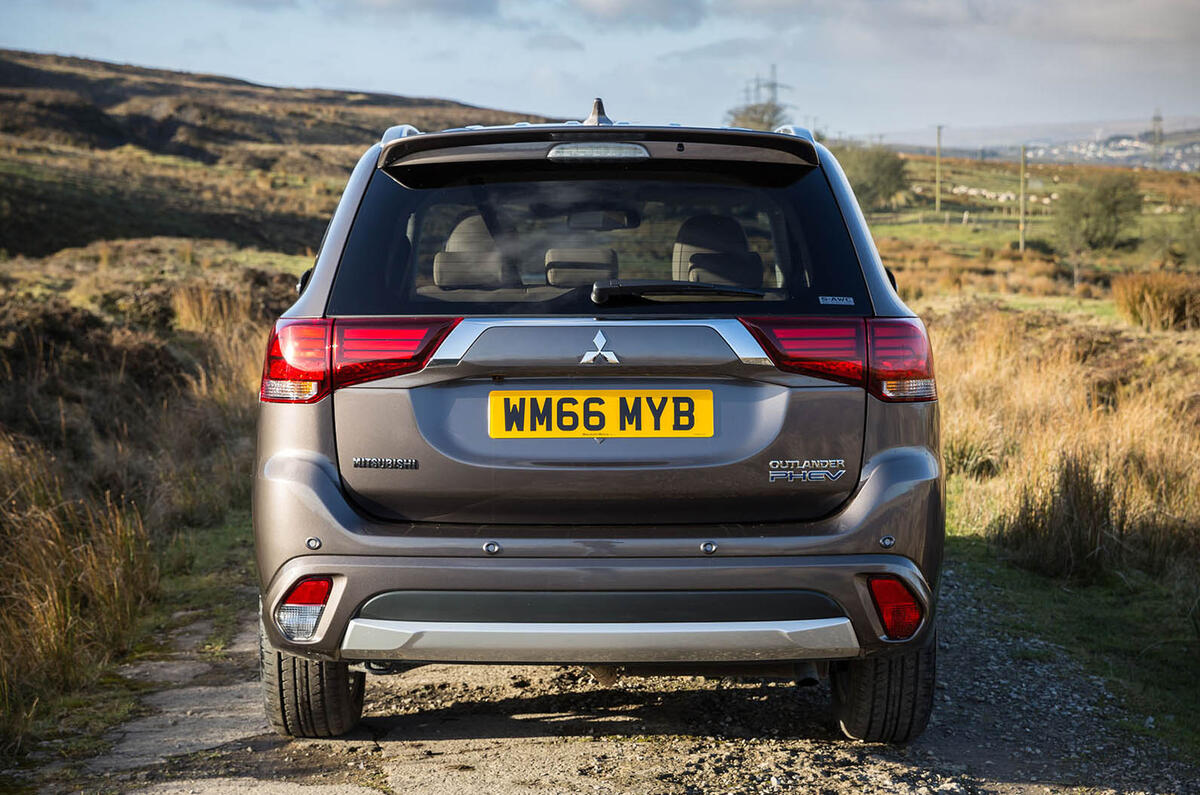 2017 Mitsubishi Outlander PHEV 5h review Autocar 2017 Mitsubishi Outlander PHEV 5h review Autocar