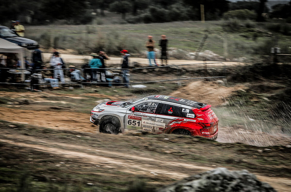 Mitsubishi Outlander PHEV rally