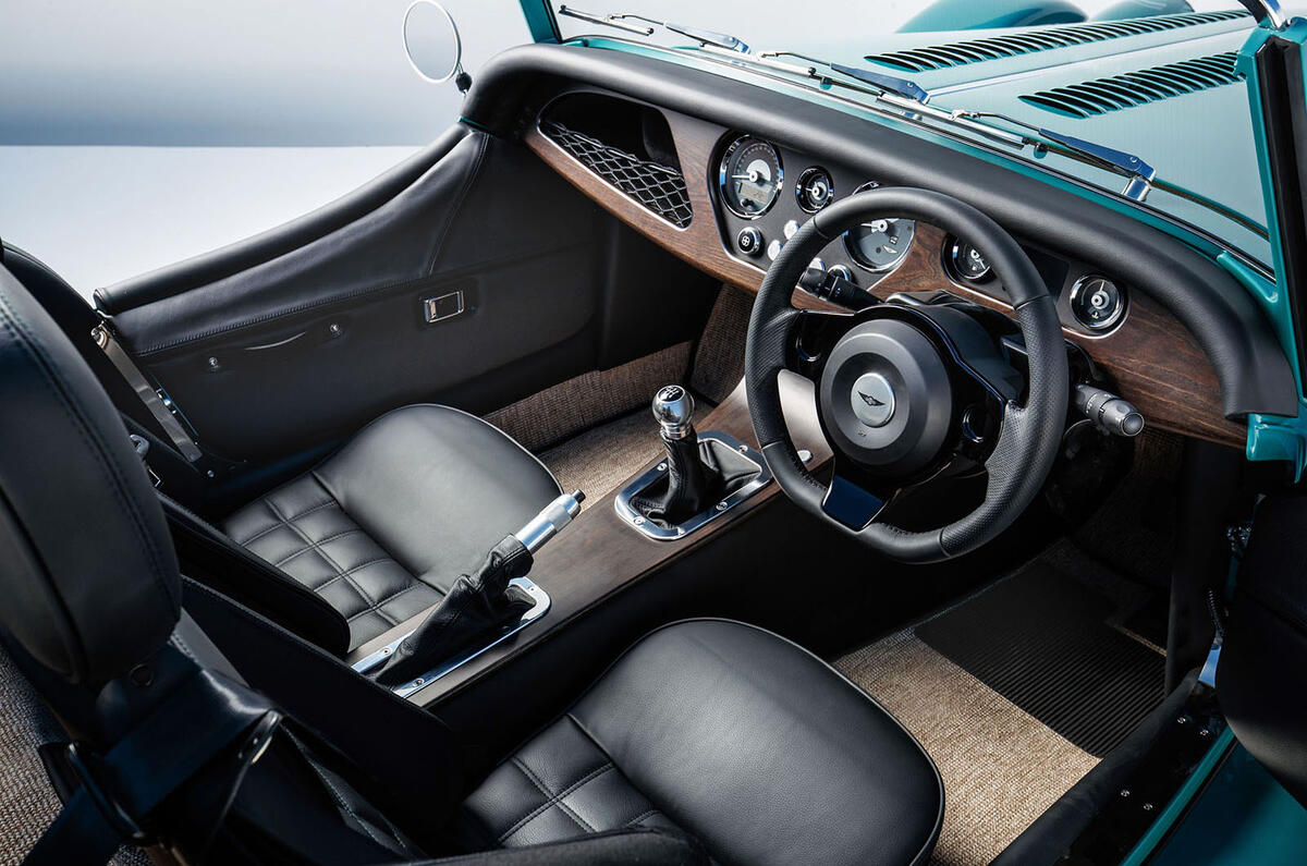 2020 Morgan Plus Four - dashboard 2020 Morgan Plus Four - dashboard
