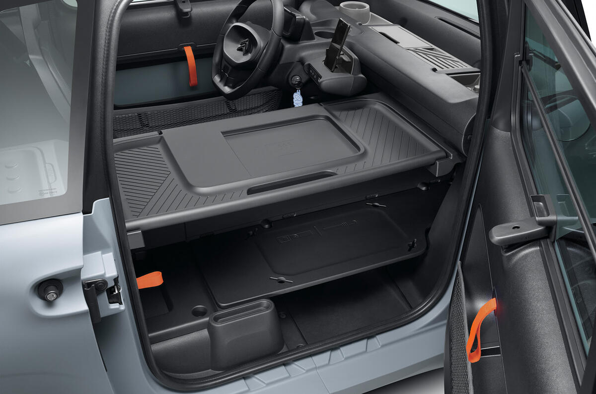 MY AMI CARGO Interior MY AMI CARGO Interior